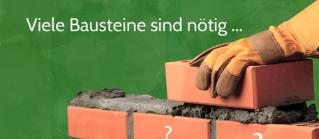 Eine Mauer aus Ziegelsteinen, auf die ein weiterer Ziegel gelegt wird. Auf einem der Bausteine steht “Alternativtext”, auf einigen anderen sind Fragezeichen. Darüber der Text: “Starten mit barrierefreien PDFs. Viele Bausteine sind nötig …”