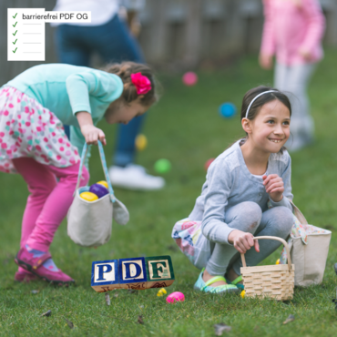 Kinder suchen auf einer Wiese Ostereier. Mittendrinn drei ostereiergroße Bauklötze, deren Buchstaben das Wort “PDF” bilden.